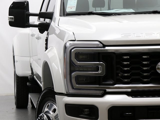 2026 Ford F-450 Platinum photo 4