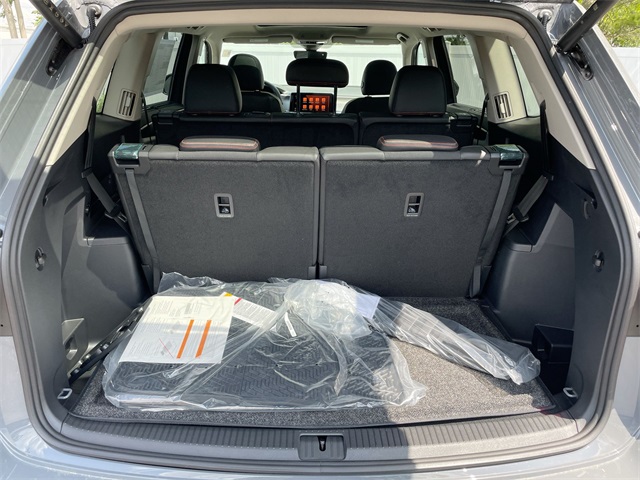 2025 Volkswagen Atlas Peak Edition SE Technology photo 40