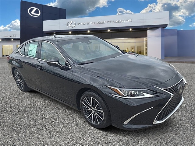 2025 Lexus ES 350's photo