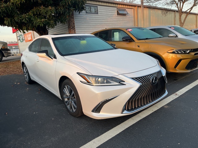 2021 Lexus ES 350's photo