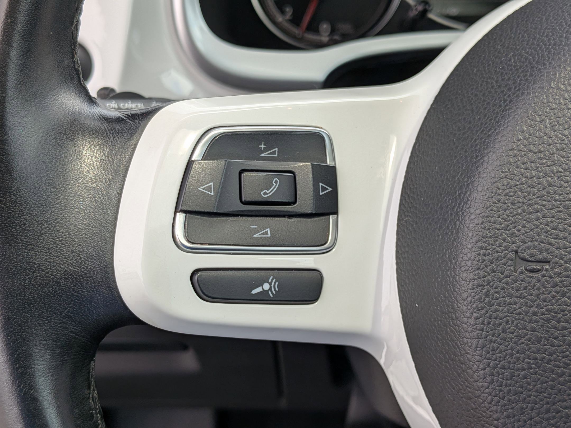 2019 Volkswagen Beetle SE photo 15