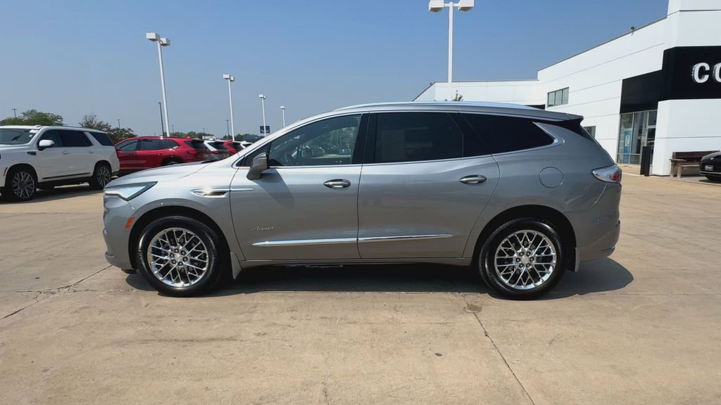 2023 Buick Enclave Avenir photo 5