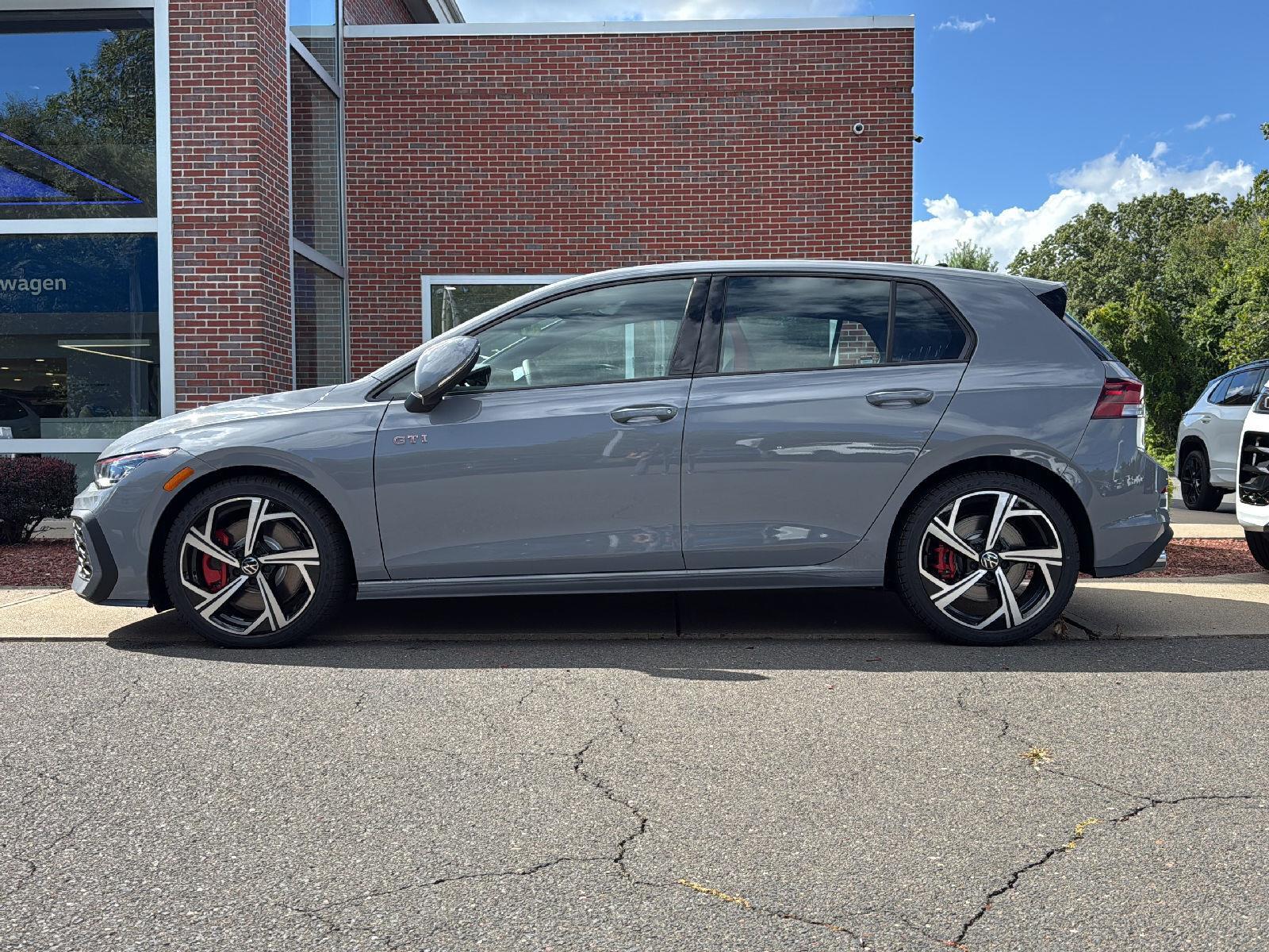 2025 Volkswagen Golf GTI SE photo 2