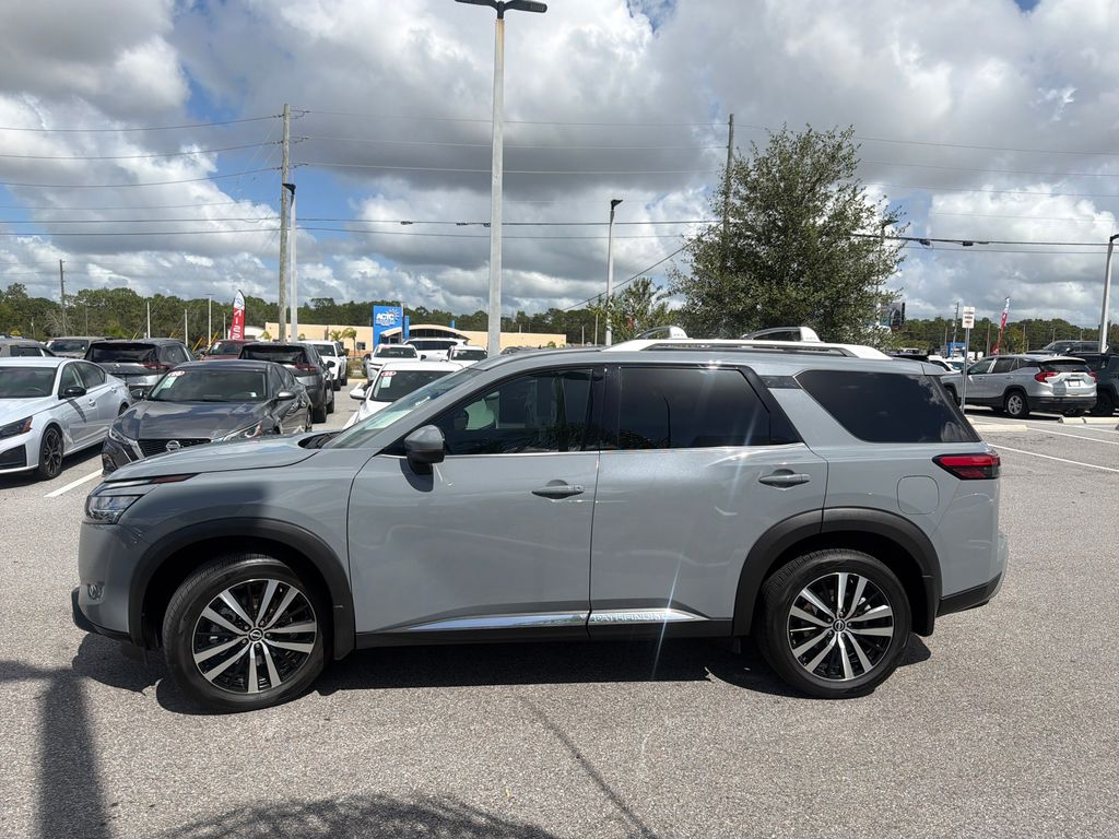 2024 Nissan Pathfinder Platinum photo 2