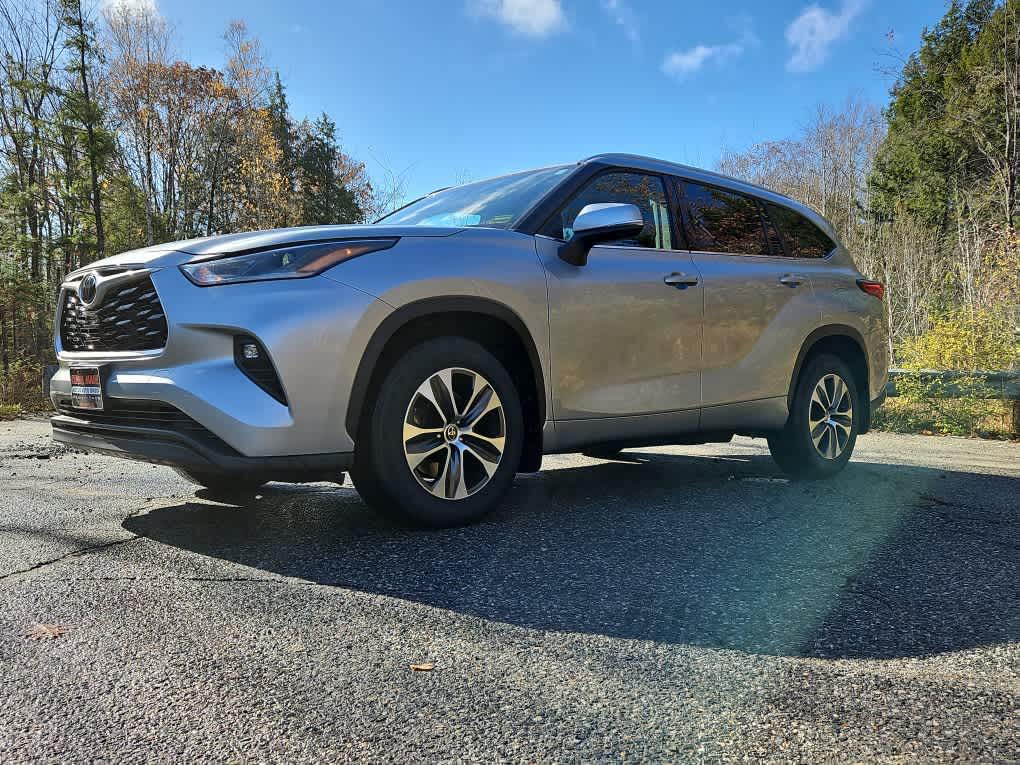 2021 Toyota Highlander XLE photo 4