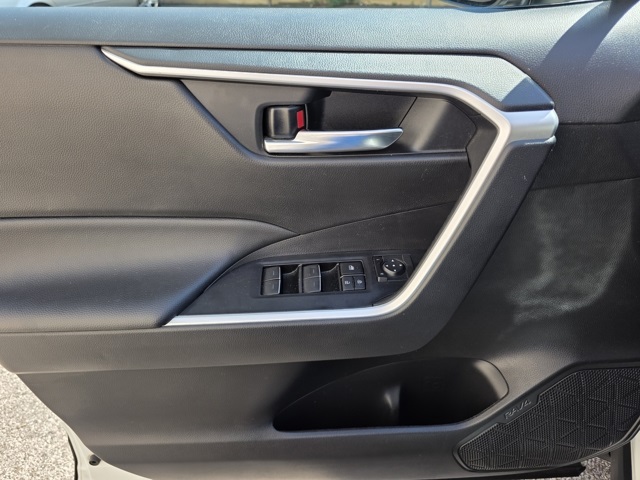 2024 Toyota RAV4 XLE photo 9