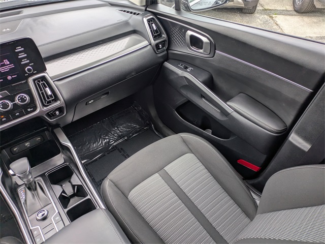 2023 Kia Sorento LX photo 17