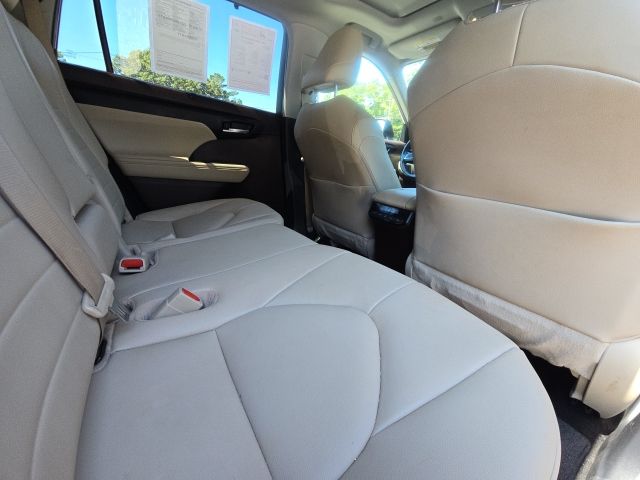 2021 Toyota Highlander XLE photo 15