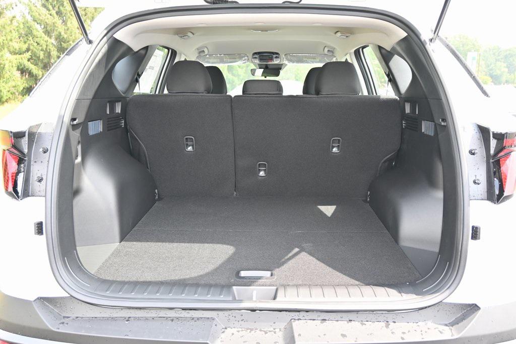 2025 Hyundai Tucson SE photo 3