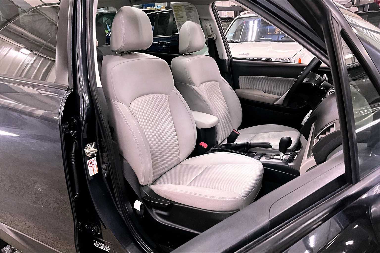 2018 Subaru Forester Premium photo 8