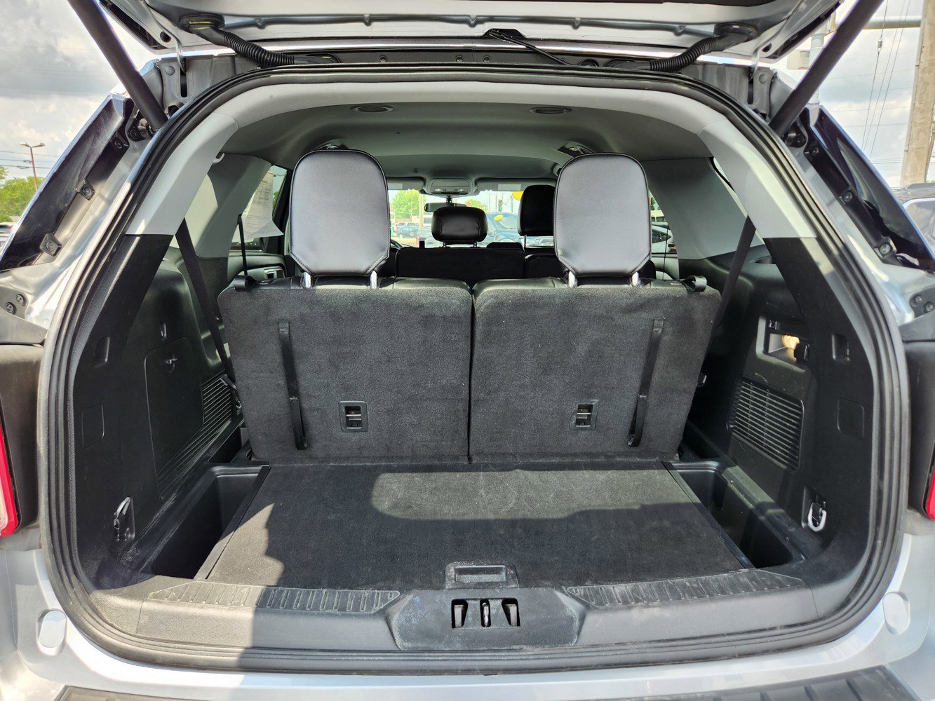 2024 Ford Explorer XLT photo 29