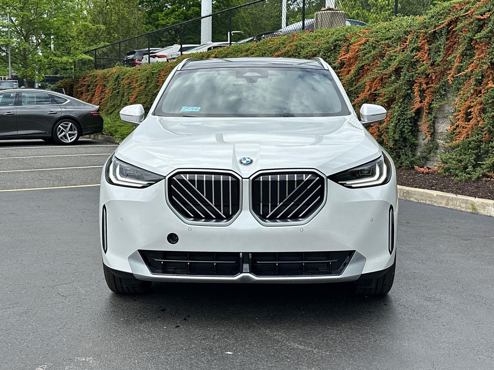 New 2025 Mineral White Metallic BMW 30 xDrive image 2