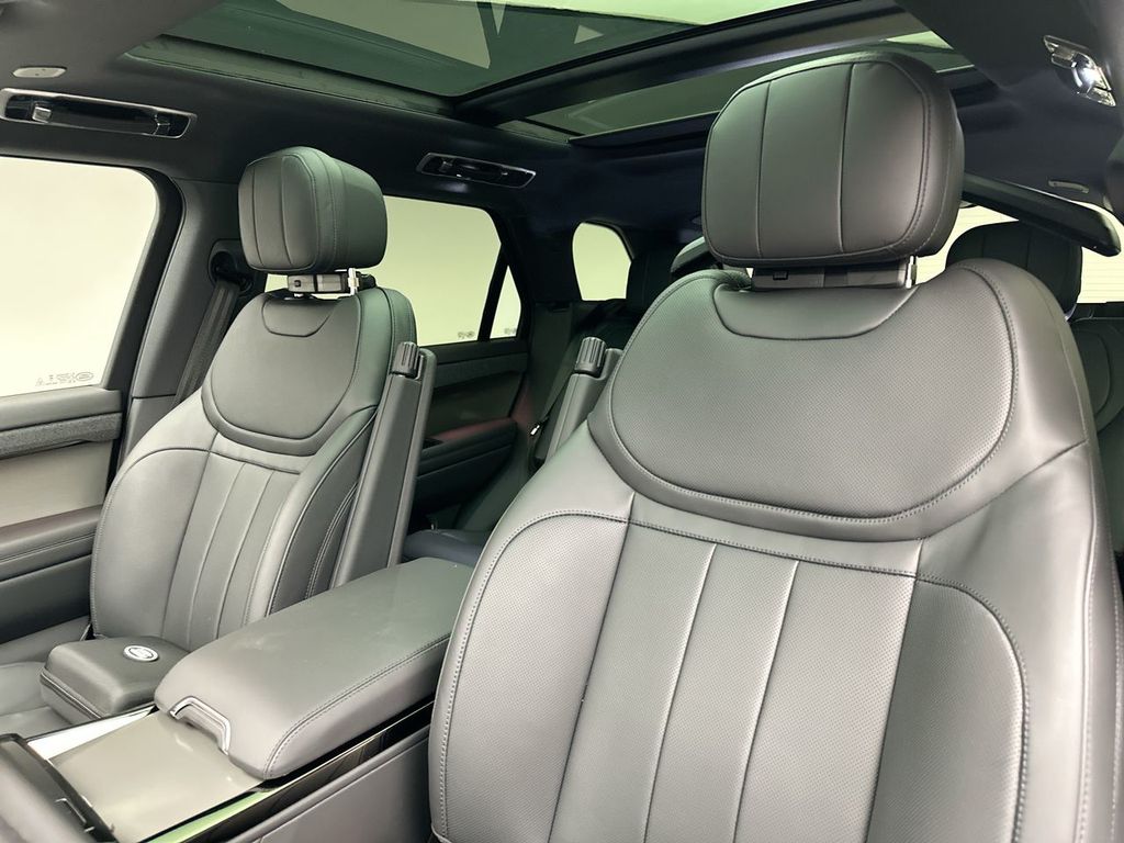 2025 Land Rover Range Rover Sport SE photo 7