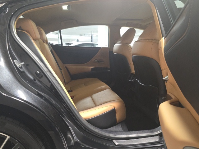 2022 Lexus ES 350 photo 18