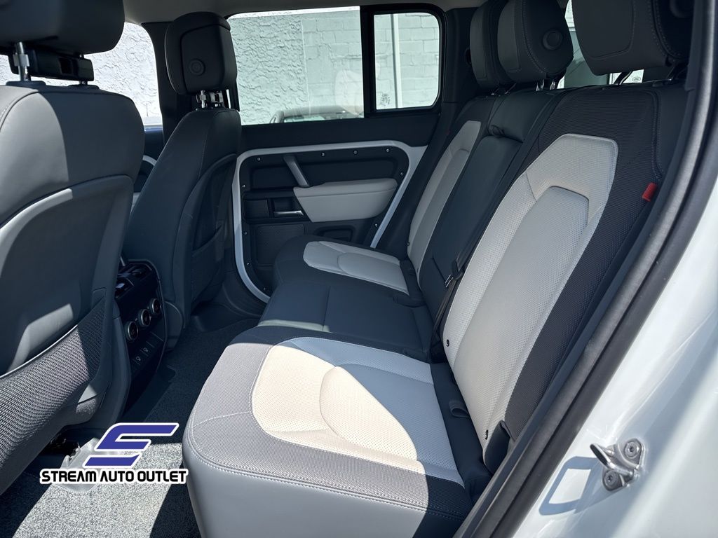 2024 Land Rover Defender 110 X-Dynamic SE photo 25