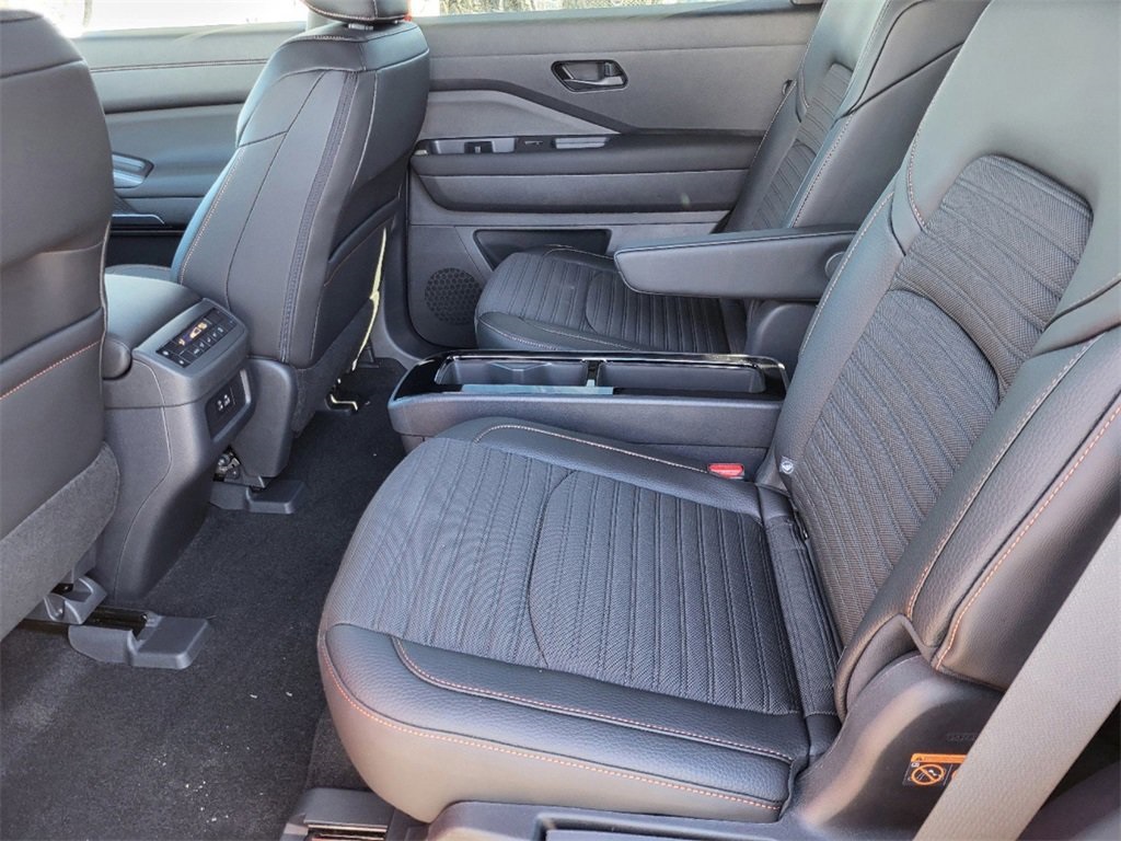 2025 Nissan Pathfinder Rock Creek photo 17