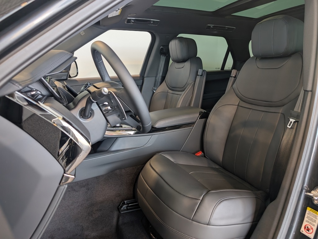 2025 Land Rover Range Rover Sport SE photo 9