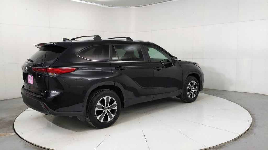 2023 Toyota Highlander L photo 5
