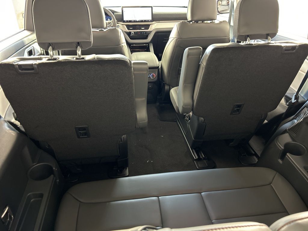 2025 Ford Explorer photo 28