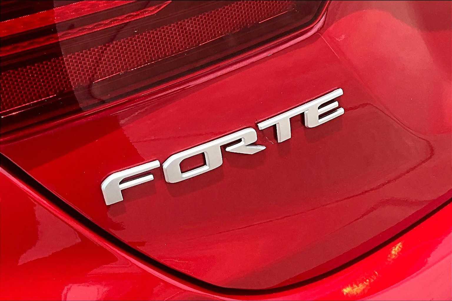 2024 Kia Forte GT-Line photo 30
