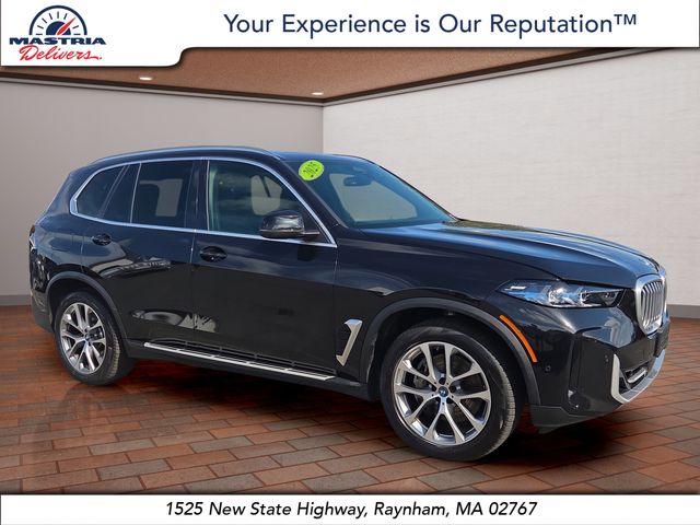 2025 BMW X5 50e's photo