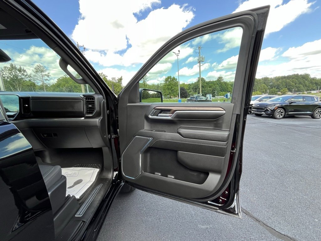 2023 Chevrolet Silverado 1500 LT photo 9
