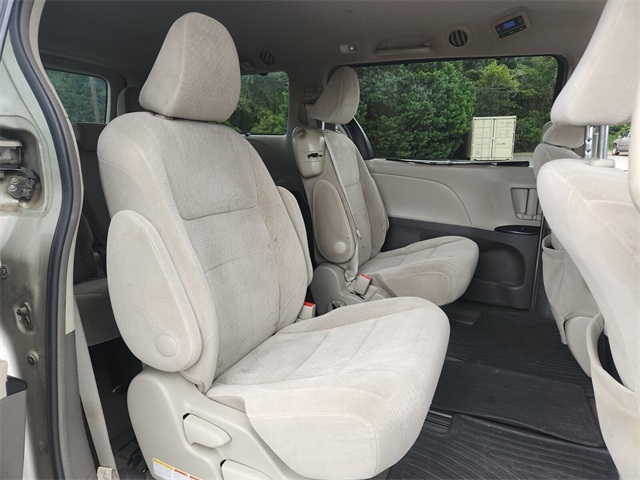 2015 Toyota Sienna LE photo 15