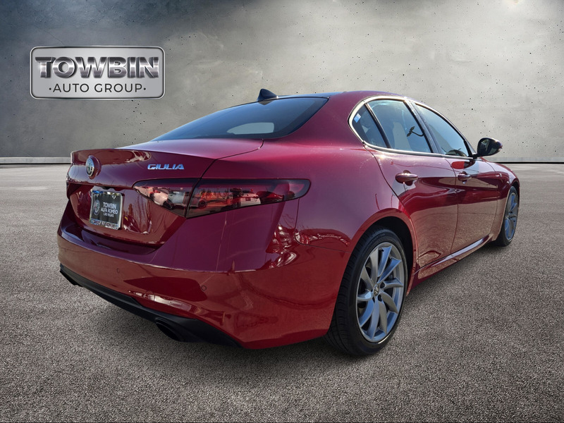 2022 Alfa Romeo Giulia Ti photo 4