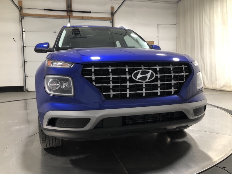 2023 Hyundai Venue Limited photo 2