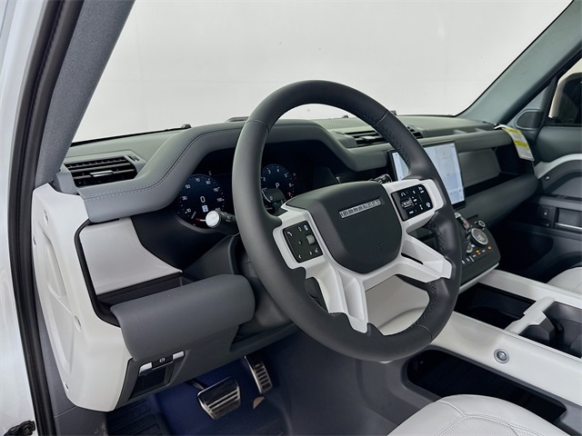 2025 Land Rover Defender 110 X-Dynamic SE photo 7