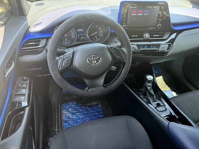 2022 Toyota C-HR XLE photo 11