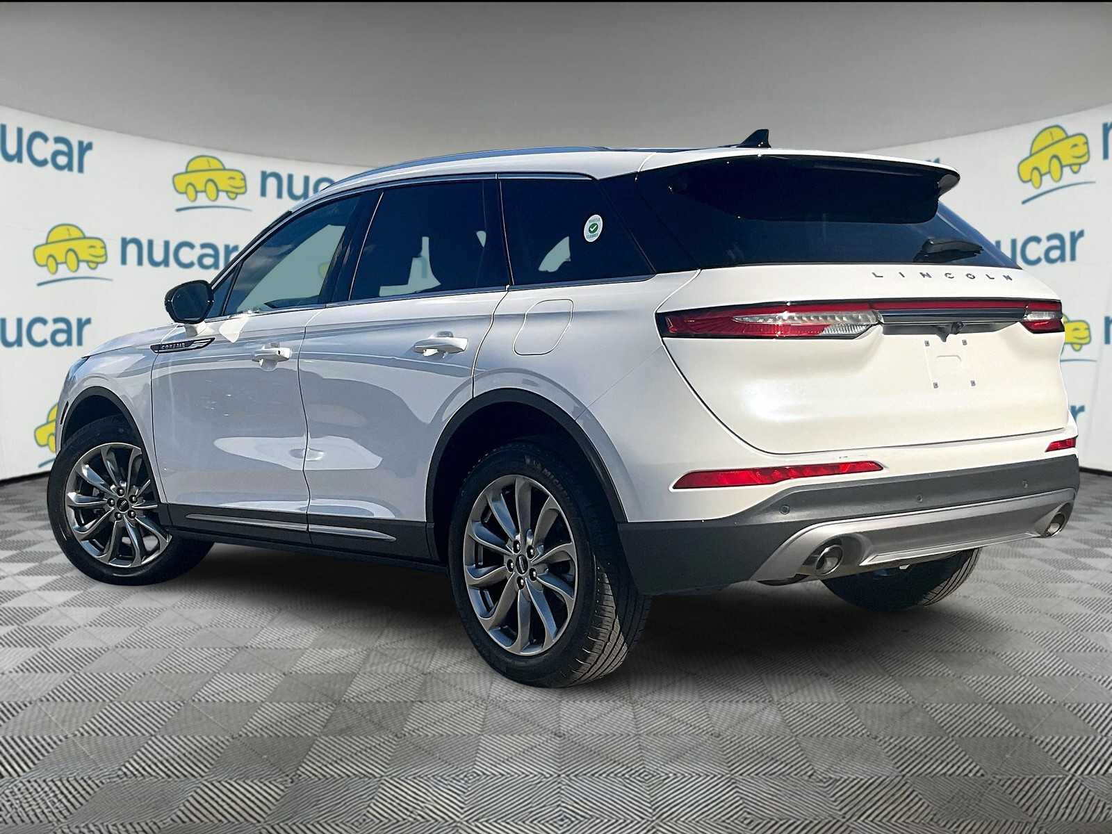 2022 Lincoln Corsair Standard photo 3