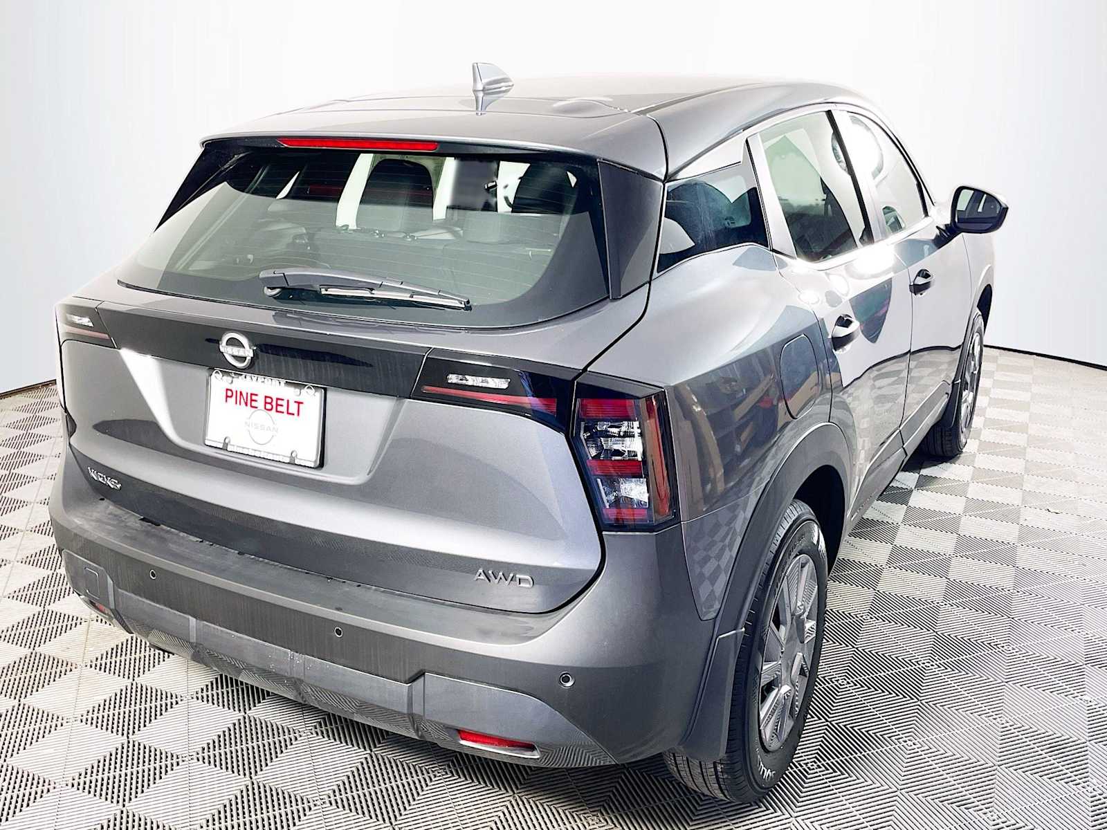 2025 Nissan Kicks S photo 2