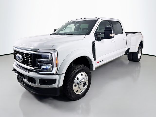2025 Ford F-450 photo 3
