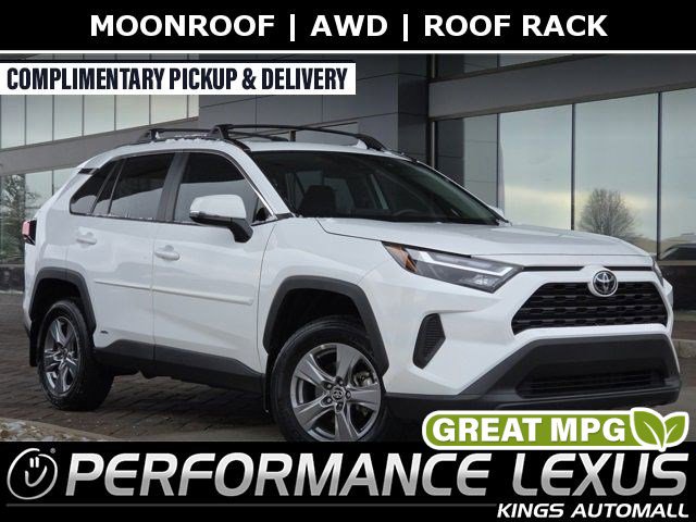 2025 Toyota RAV4 XLE's photo