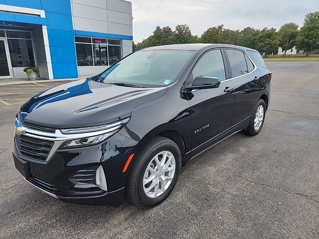 2022 Chevrolet Equinox LT photo 2