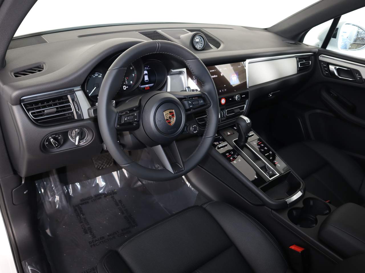 2026 Porsche Macan T photo 4