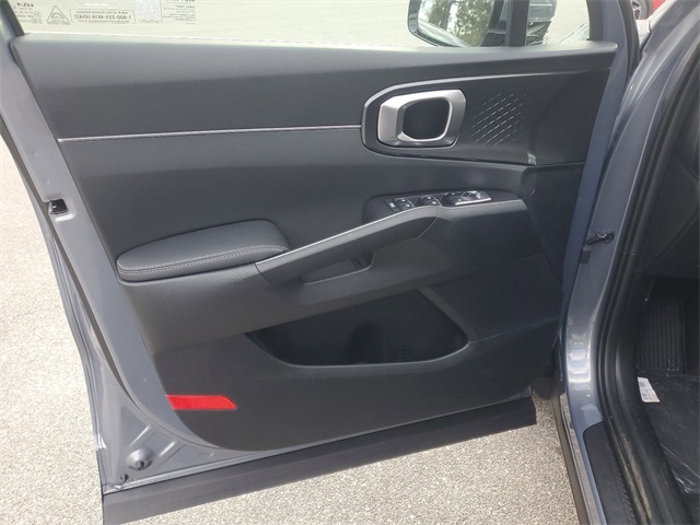 2025 Kia Sorento S photo 3