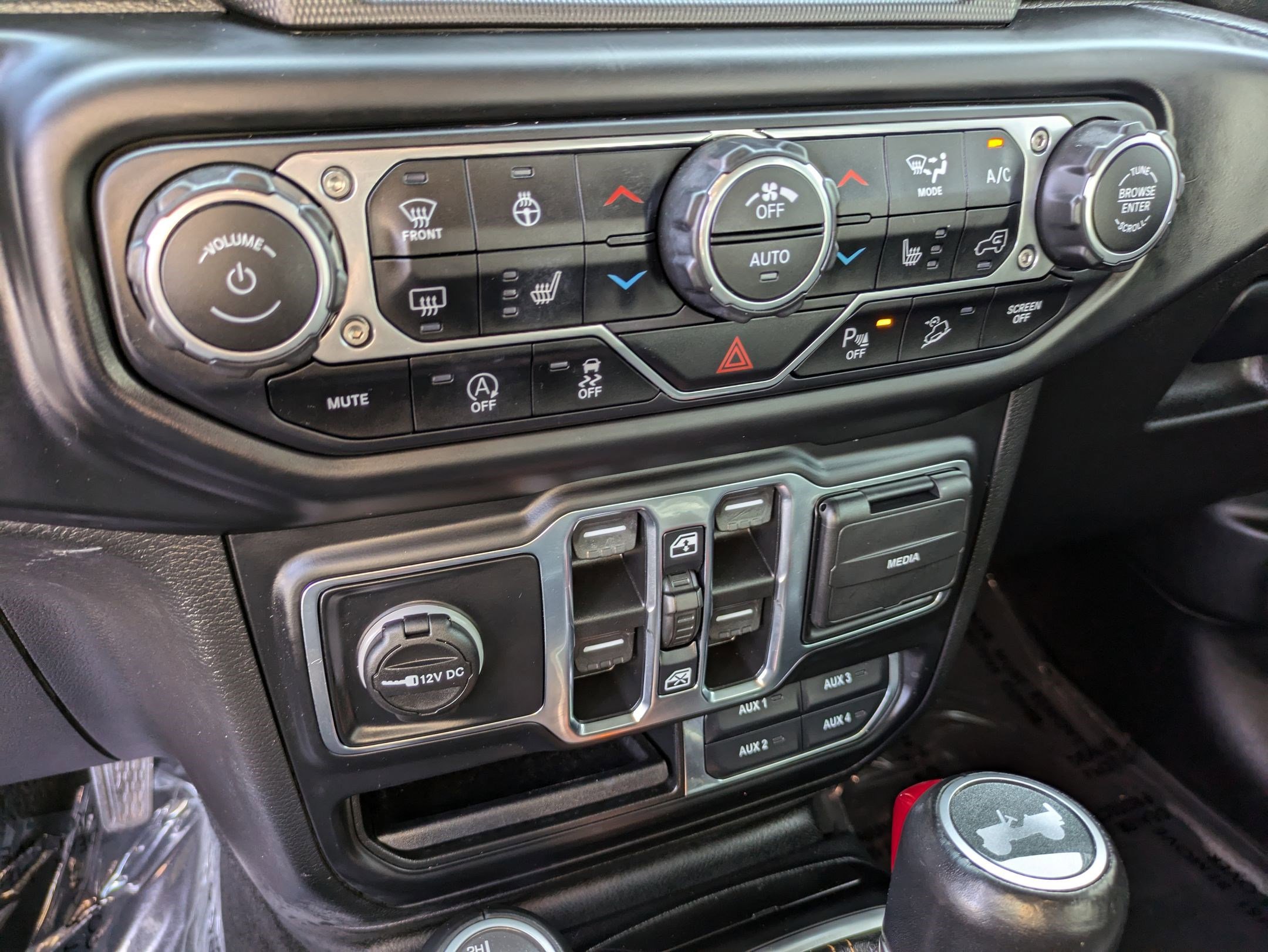 2021 Jeep Wrangler Unlimited Sahara High Altitude photo 22