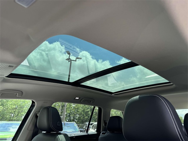 2025 Volkswagen Atlas SE Technology photo 2