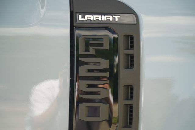 2025 Ford F-250 Lariat photo 40