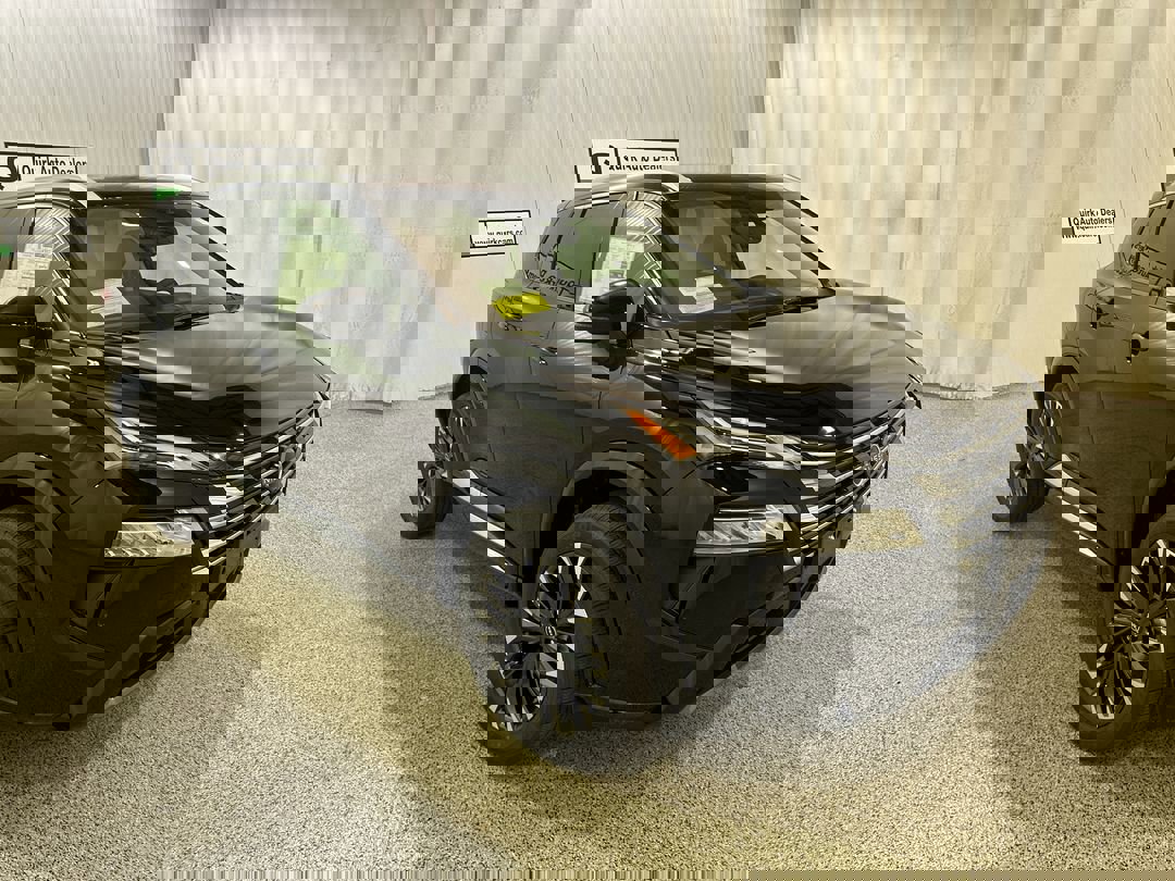 2026 Nissan Rogue Platinum photo 2