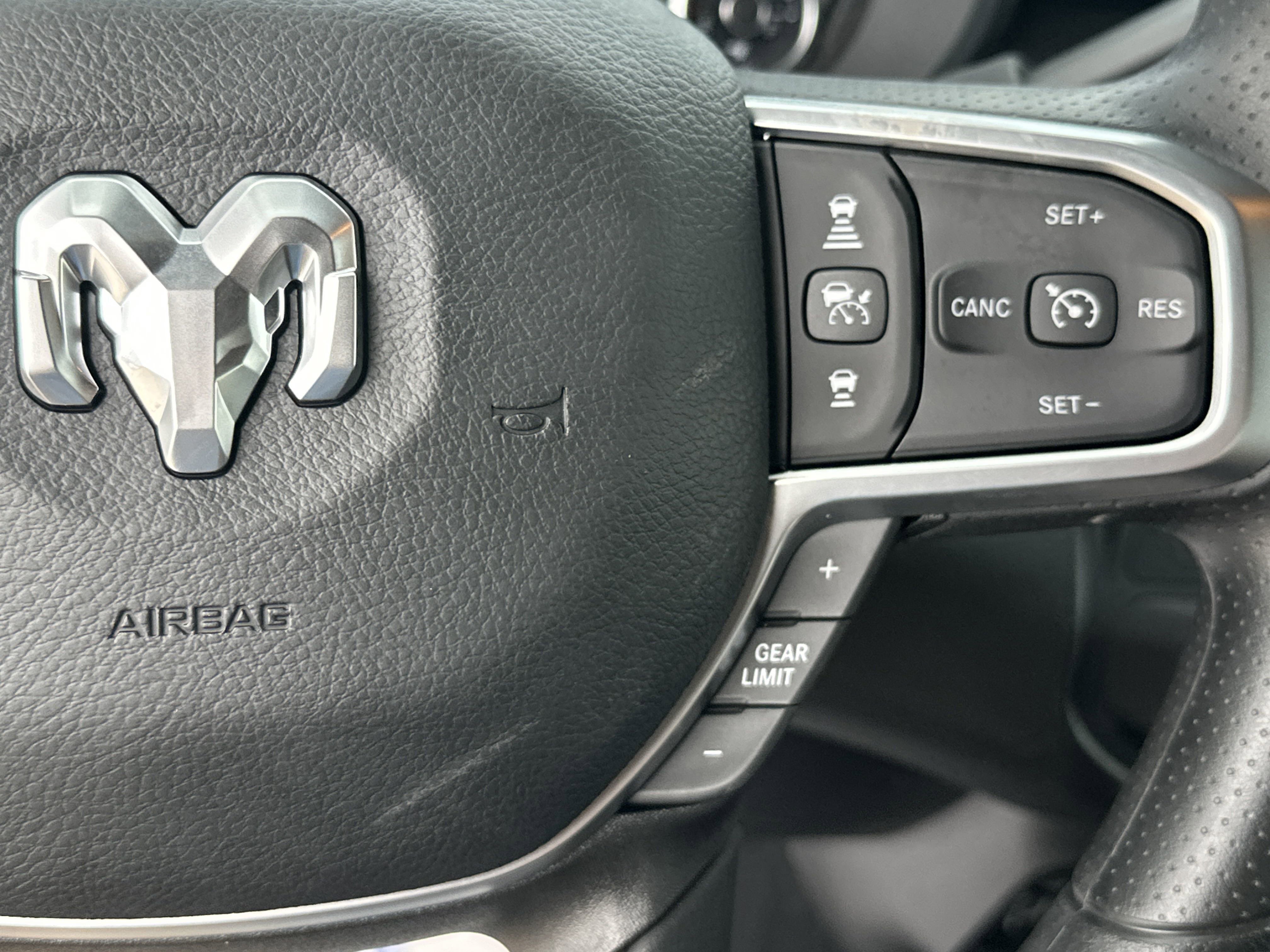 2025 Ram 2500 Tradesman photo 4