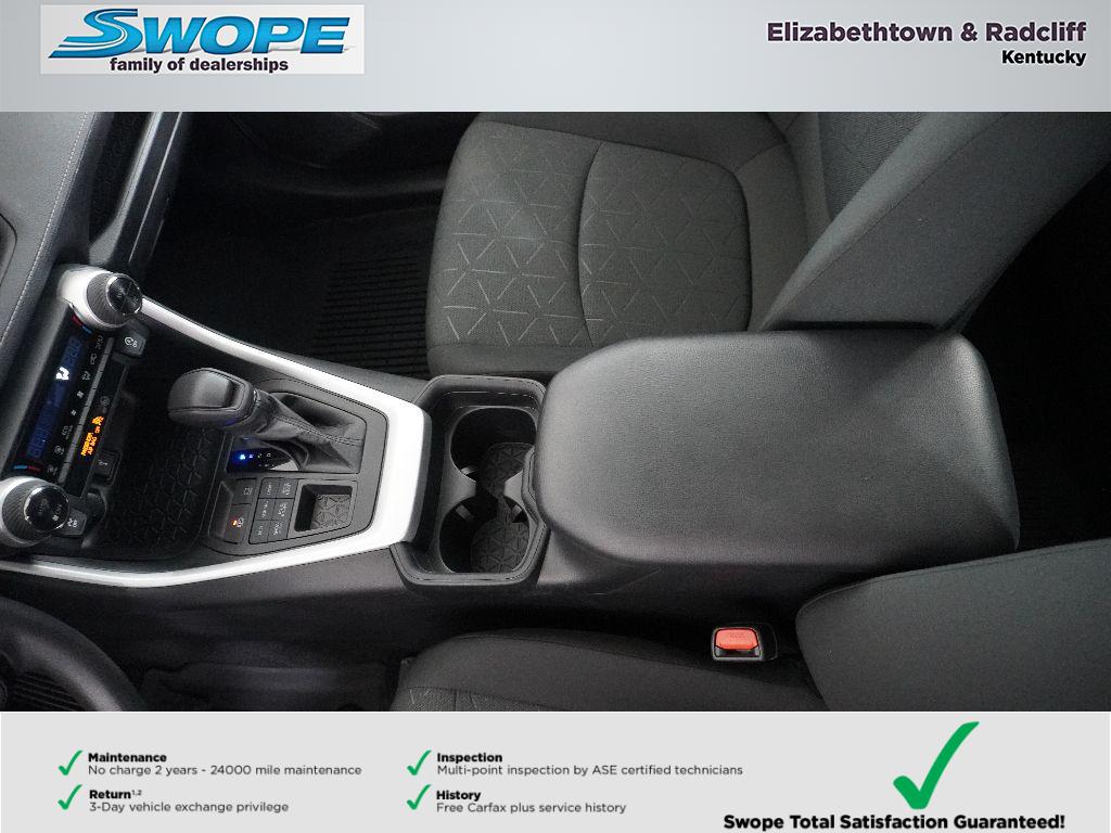 2021 Toyota RAV4 XLE photo 17