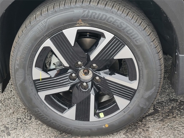 2025 Nissan Kicks SV photo 11