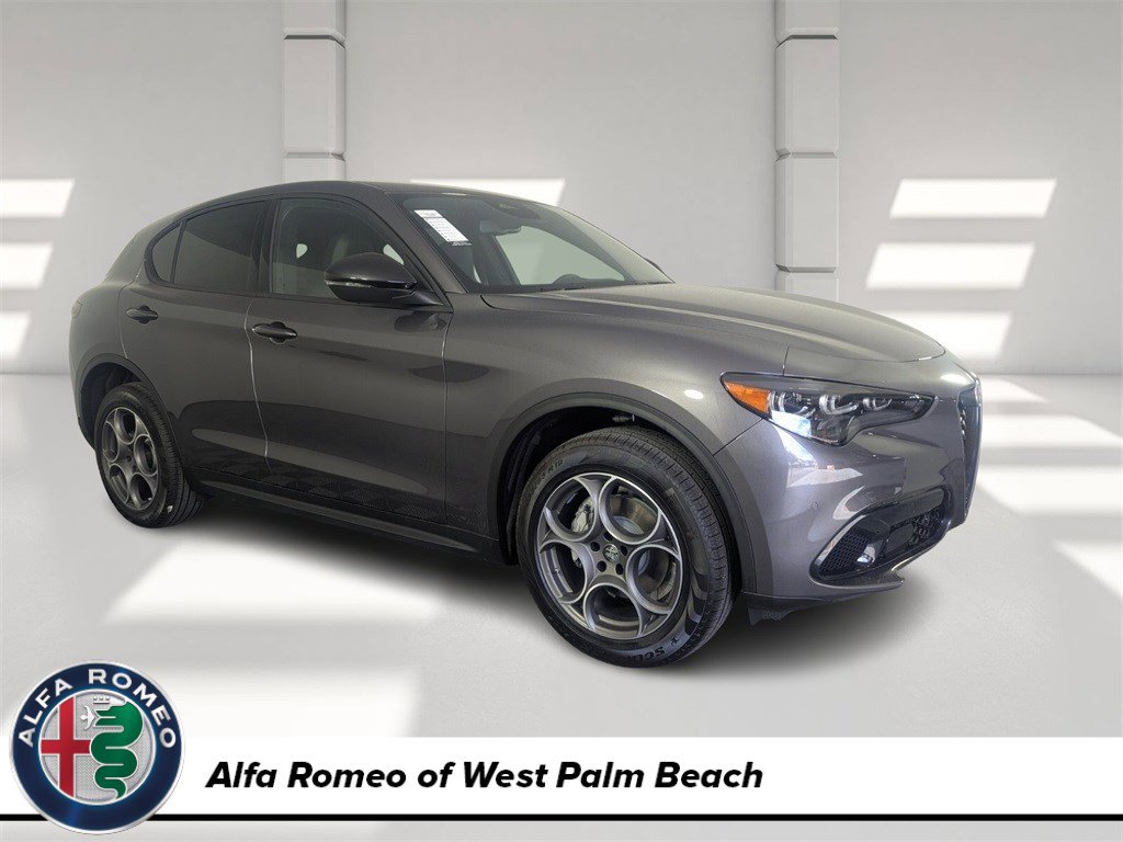2025 Alfa Romeo Stelvio Base's photo