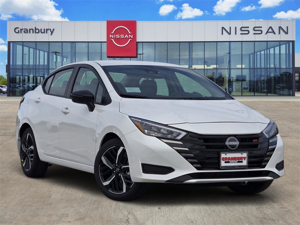 2025 Nissan Versa SR's photo