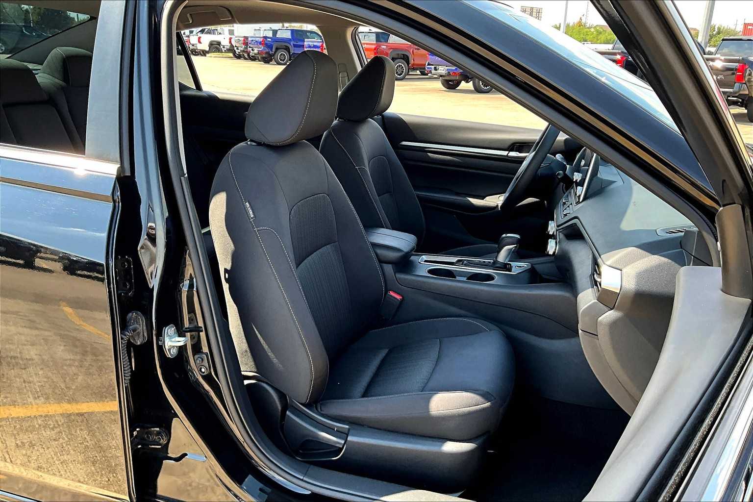 2022 Nissan Altima 2.5 SV photo 8