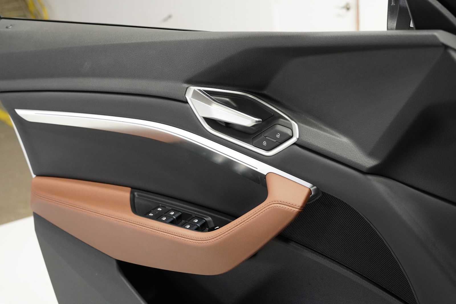 2021 Audi e-tron Premium photo 13