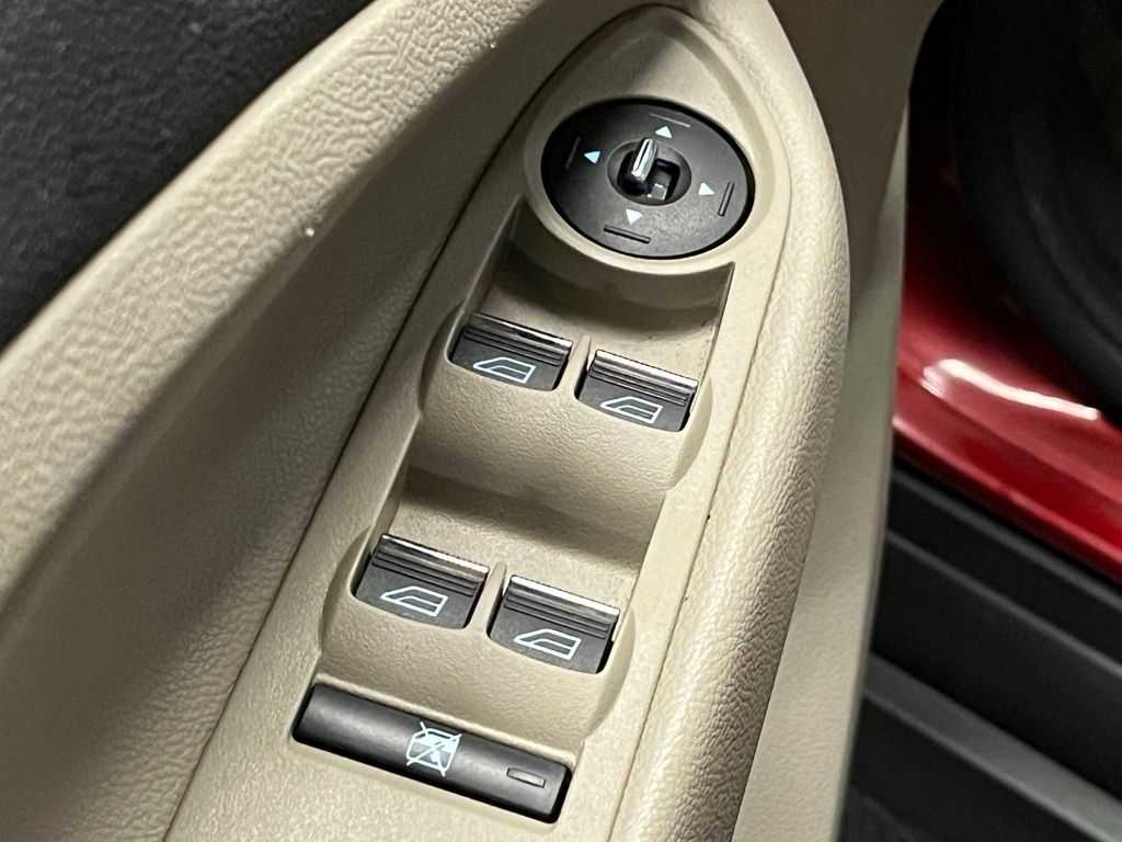 2016 Ford C-Max Energi SEL photo 11